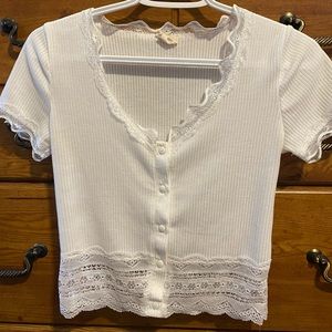 Cropped lace t-shirt
